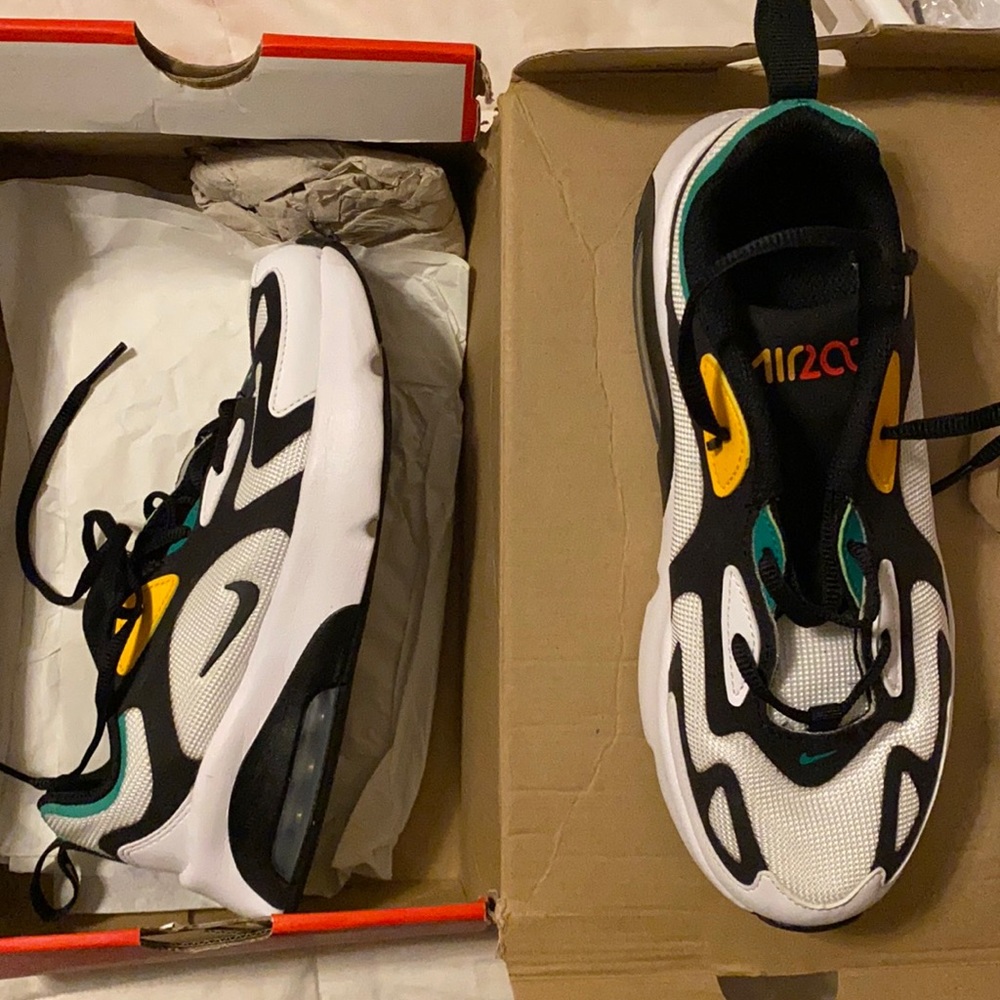 AirMax 200 - Picture 2 of 3